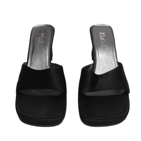 Mudd Shoes - Vintage Mudd black thick kitten heels
